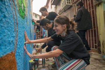 Oficina de Grafite ministrada por Carlos Bobi e NADIR no Festival Galeria Providência 2019. 