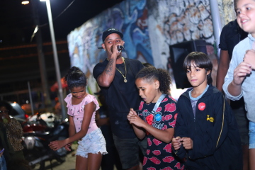 Apresentação de dança e música no Levante da Java 2022. 