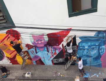 Detalhe da realização dos murais na Ladeira do Livramento. Galeria Providência 2019. 